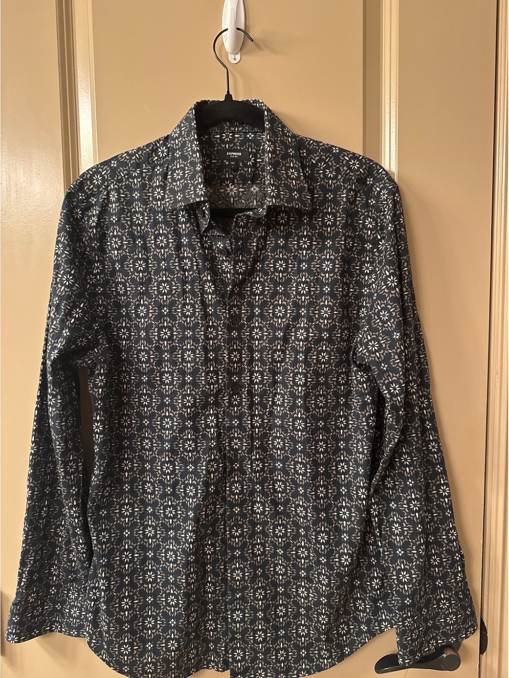 Express Men's Slim Fit Navy and White Floral Long Sleeve Button-Up Shirt Size M
